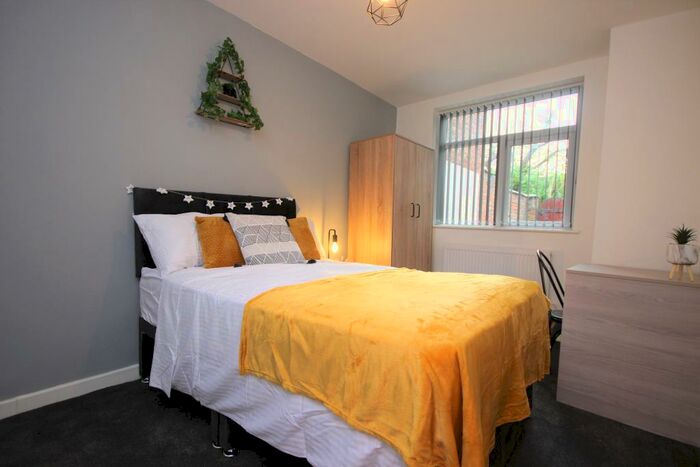 1 Bedroom House To Rent In Old Road, Failsworth, M35