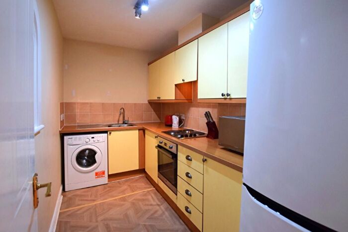 2 Bedroom Flat To Rent In Broughton Road, Broughton, Edinburgh, EH7