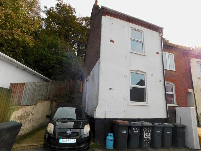 3 Bedroom End Of Terrace House To Rent In Hartley Road, Luton, Beds, LU2