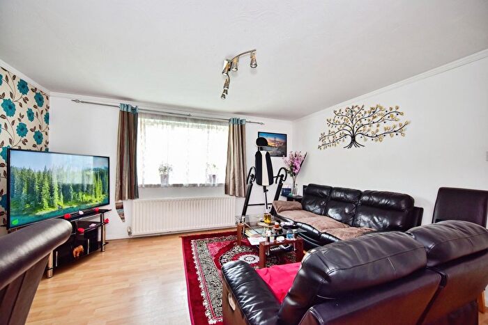 2 Bedroom Flat To Rent In Lindisfarne Gardens, Maidstone, ME16