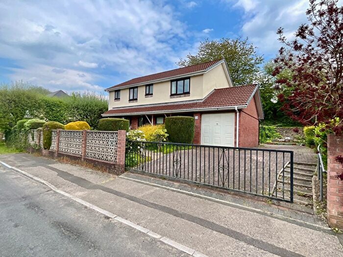 4 Bedroom Detached House For Sale In Victoria Road, Fleur De Lis, Blackwood, NP12