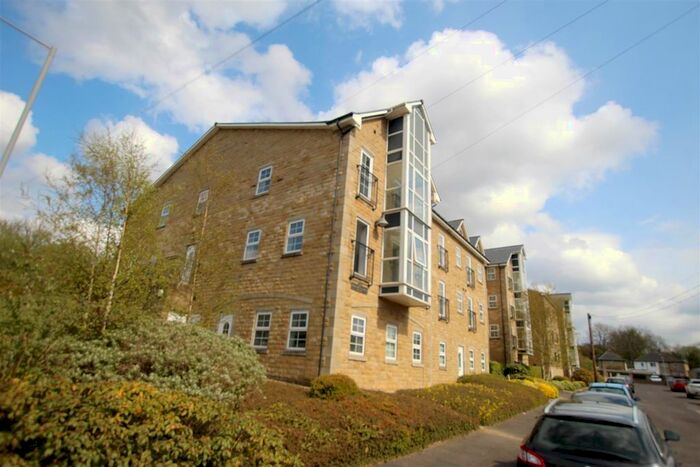2 Bedroom Flat To Rent In Wood Street, Bingley, BD16