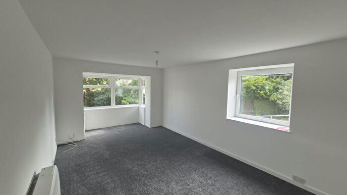 2 Bedroom Apartment To Rent In Cliffe Gardens, Shipley, West Yorkshire, BD18