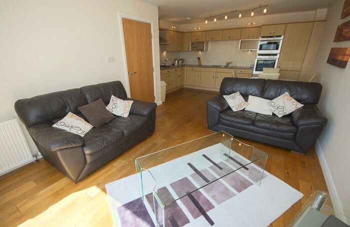 2 Bedroom Flat To Rent In Rubislaw Square, West End, Aberdeen, AB15