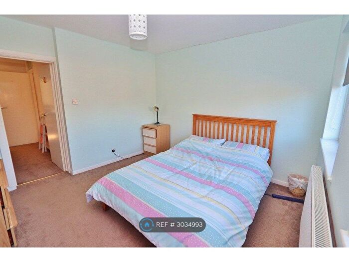 3 Bedroom Semi-Detached House To Rent In Victoria Road, Romford, RM1