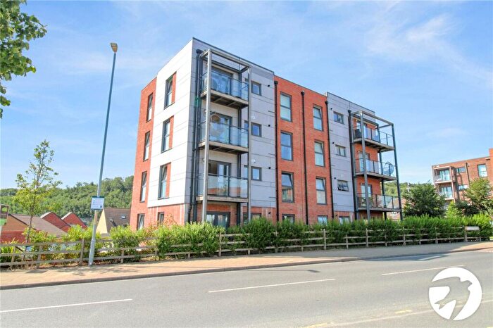 2 Bedroom Flat To Rent In Eyres Drive, Castle Hill, Ebbsfleet Valley, Swanscombe, DA10