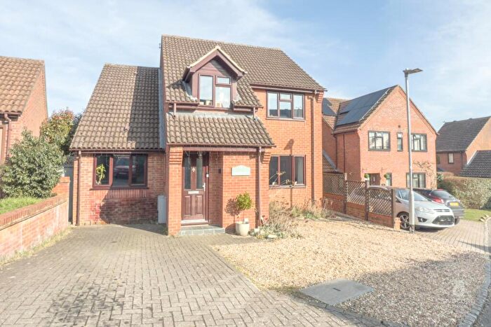 4 Bedroom Detached House For Sale In Emmets Nest, Binfield, Berkshire, RG42