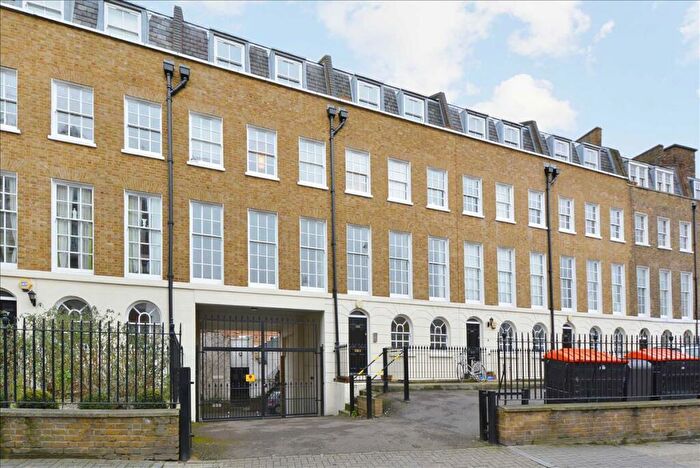 2 Bedroom Apartment To Rent In Kingsland Crescent, London, E8