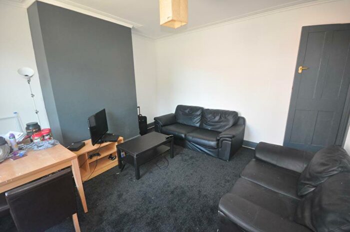 2 Bedroom Terraced House To Rent In Thornville Road, Hyde Park, Leeds, LS6