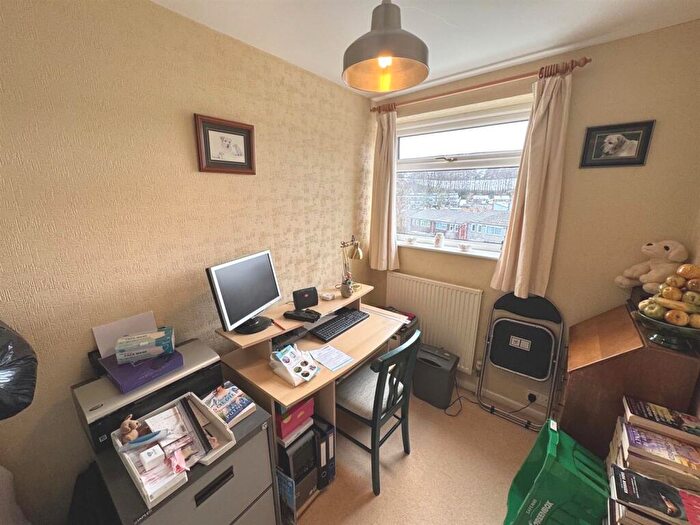 3 Bedroom End Of Terrace House For Sale In Hawksworth Close, Leek, ST13