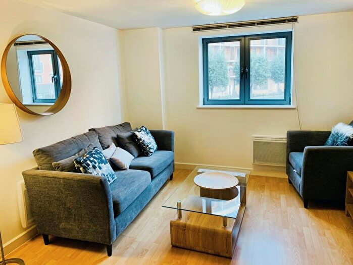 2 Bedroom Flat To Rent In City Walk, Leeds, West Yorkshire, LS11