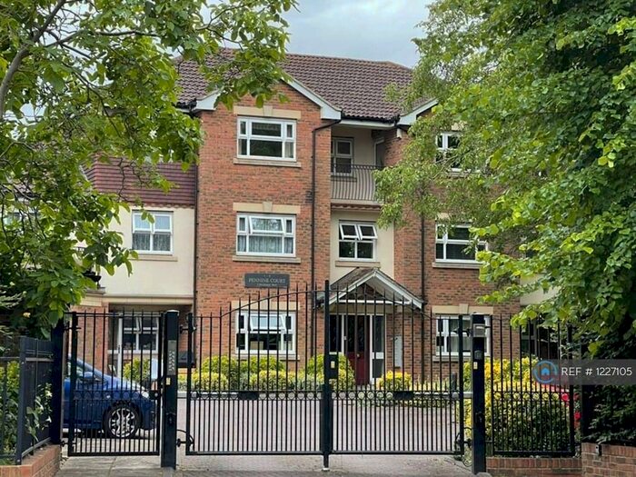 3 Bedroom Penthouse To Rent In Pennine Court, Croydon, CR0