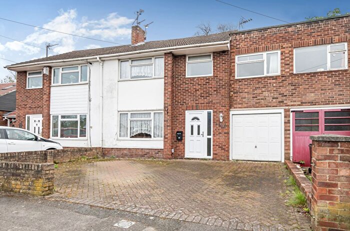 3 Bedroom Terraced House For Sale In Winton Road, Reading, Berkshire, RG2