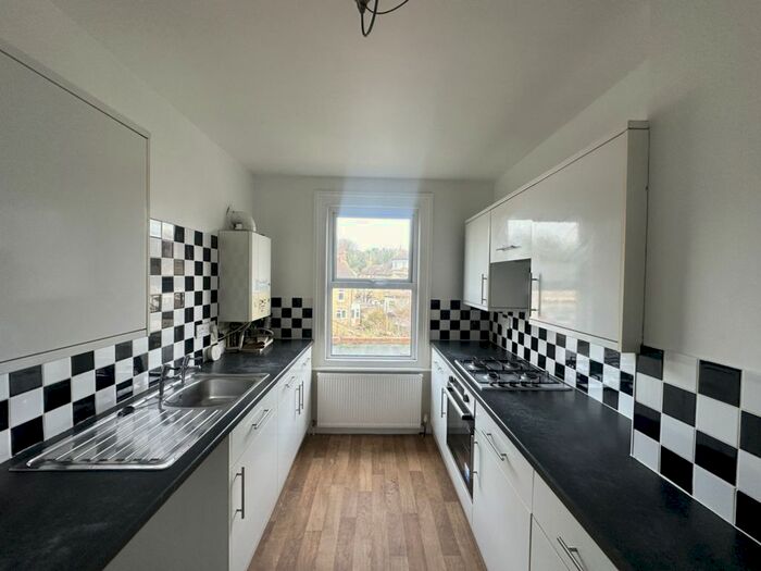 3 Bedroom Flat To Rent In Dover Road, Folkestone, CT20