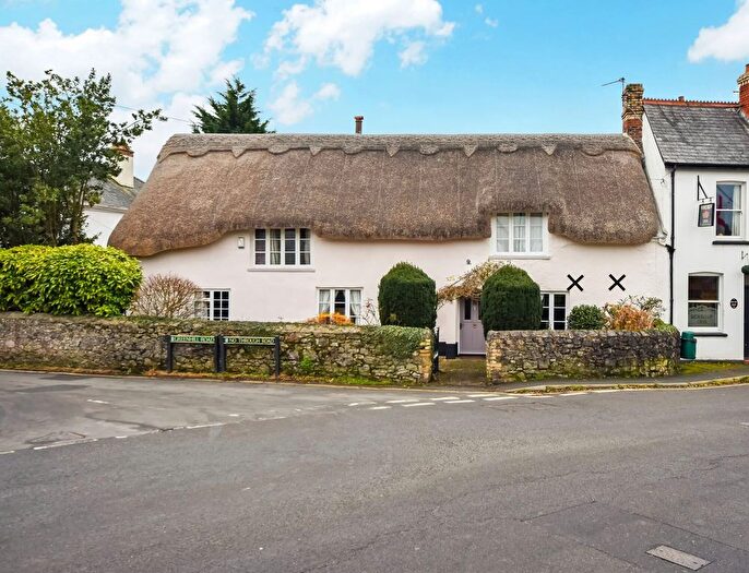 5 Bedroom Cottage For Sale In Fore Street, Kingsteignton, Newton Abbot, Devon., TQ12