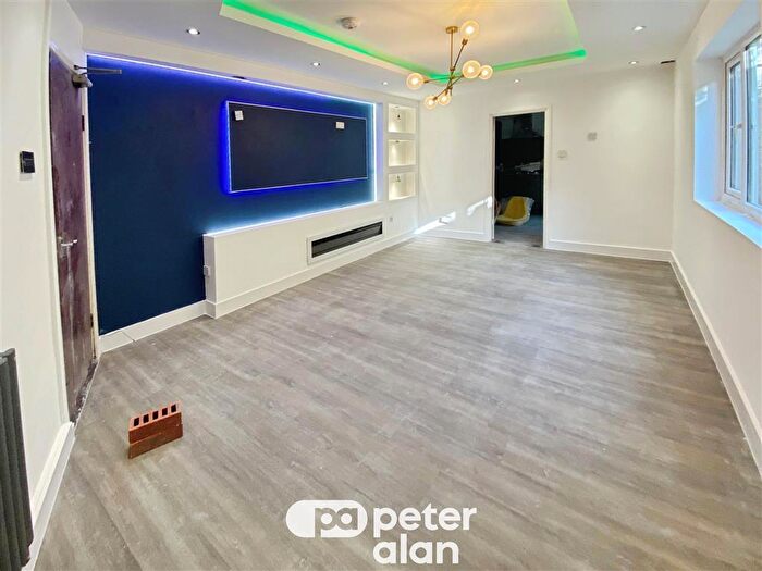 6 Bedroom House To Rent In Brynmill Avenue, Brynmill, Swansea, SA2