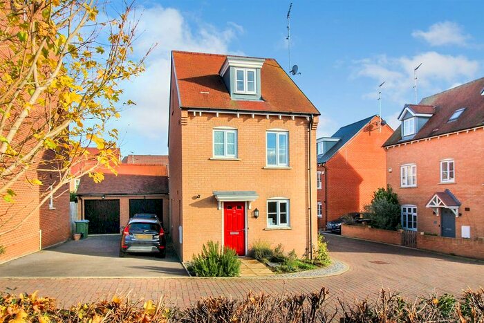 3 Bedroom Detached House To Rent In Beeston Lane, Aylesbury HP19