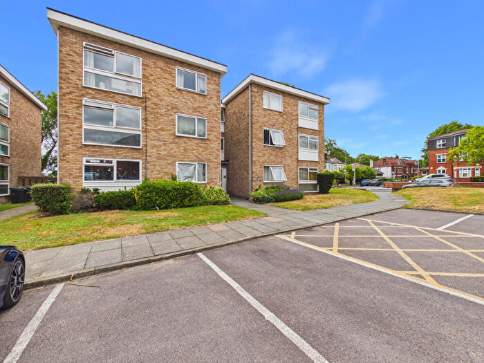 1 Bedroom Flat To Rent In Cooden Close, Bromley, Kent, BR1