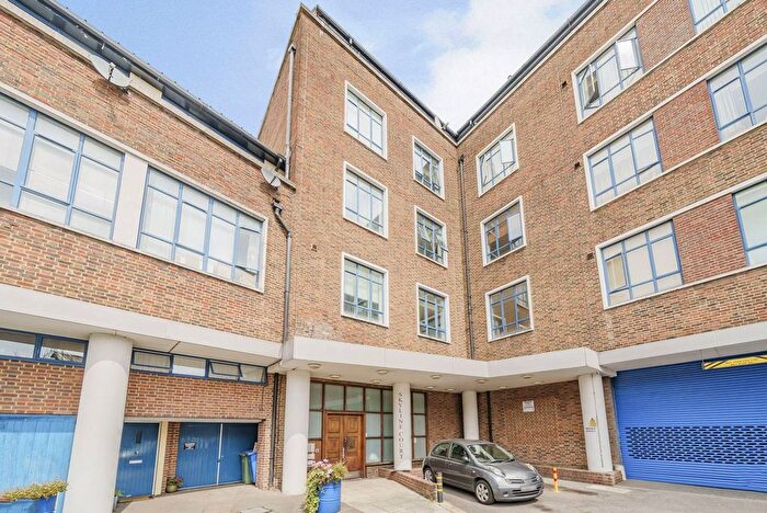 1 Bedroom Flat To Rent In Grange Yard, Bermondsey, London, SE1