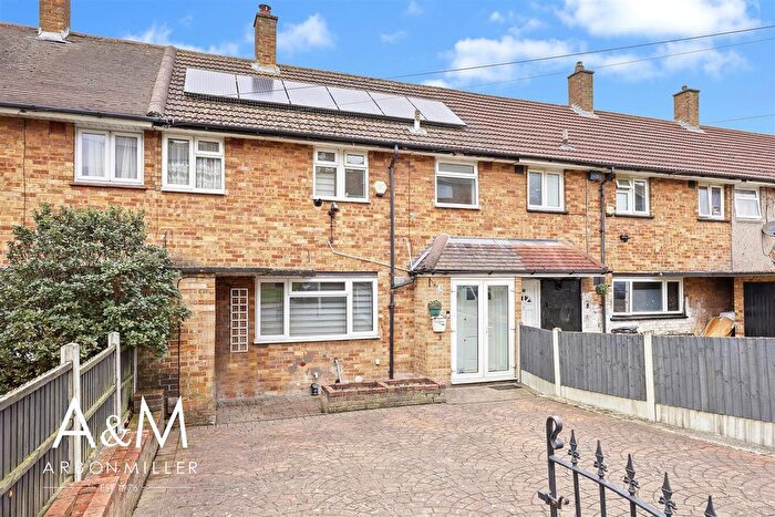 3 Bedroom Terraced House For Sale In Thatches Grove, Chadwell Heath, RM6