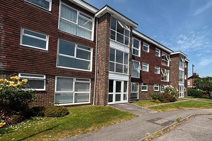 2 Bedroom Flat To Rent In Ashcroft Court, Winton Road, Petersfield, GU32