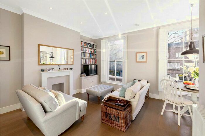 2 Bedroom Apartment To Rent In King's Road, West Chelsea, London, SW10