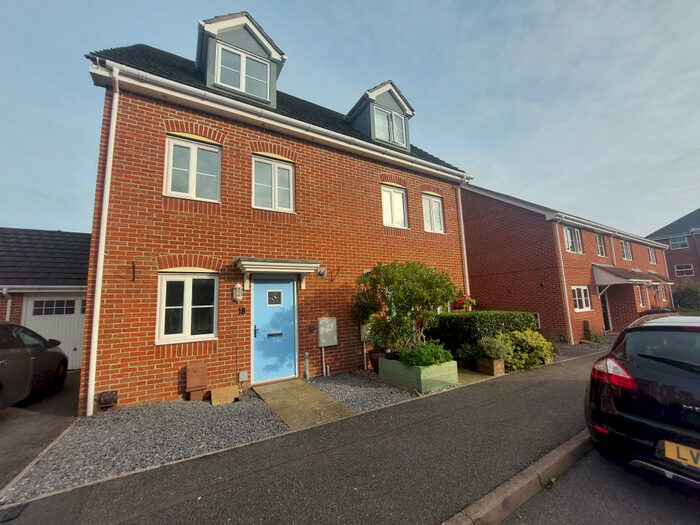 3 Bedroom House To Rent In Chichester, PO19