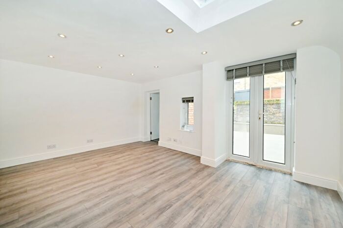 1 Bedroom Flat To Rent In Anselm Road, Fulham, London, SW6