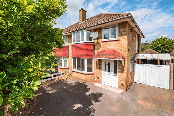 3 Bedroom Semi Detached House For Sale In West Heath Road, Farnborough, GU14
