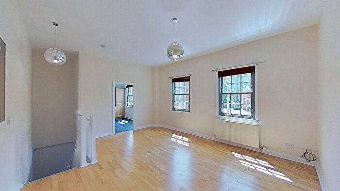 2 Bedroom Flat To Rent In Iona Street Lane, Edinburgh, Midlothian, EH6