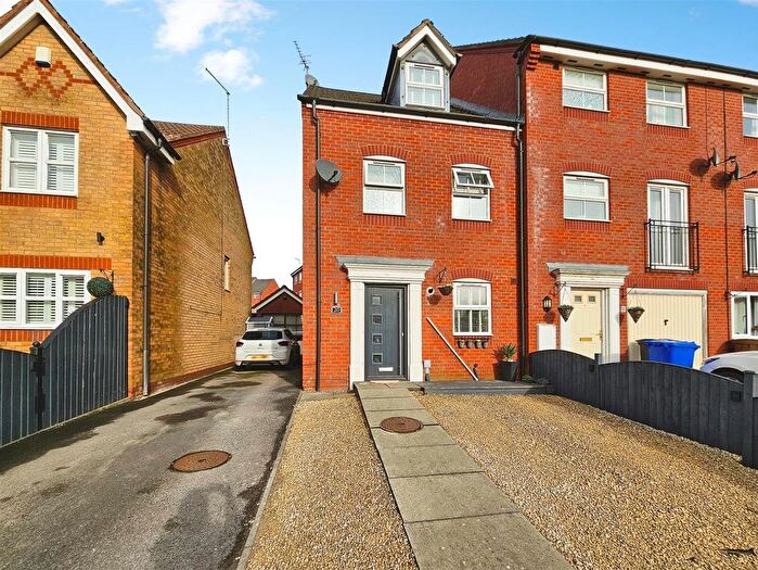 3 Bedroom Town House For Sale In Moorhen Way, Packmoor, Stoke-On-Trent, ST7