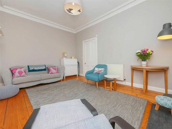 2 Bedroom Flat To Rent In Canon Street, Edinburgh, EH3