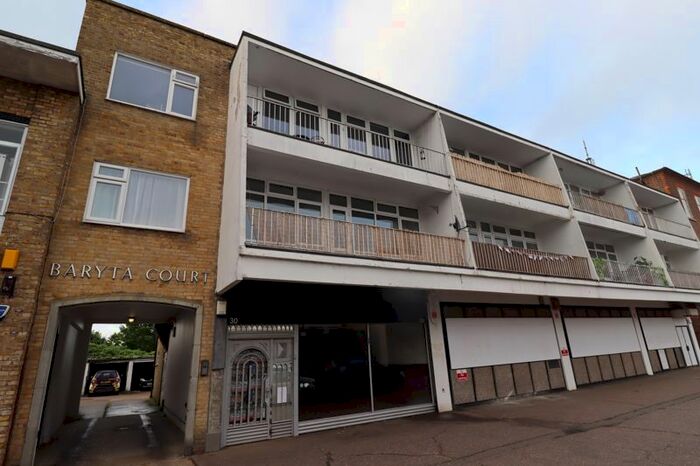 2 Bedroom Flat To Rent In Rectory Grove, Leigh-On-Sea, SS9