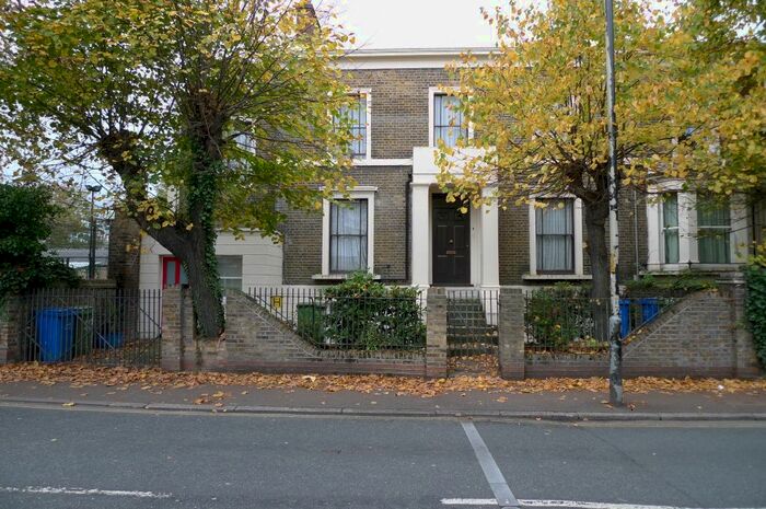 3 Bedroom Flat To Rent In Southampton Way, Camberwell, SE5