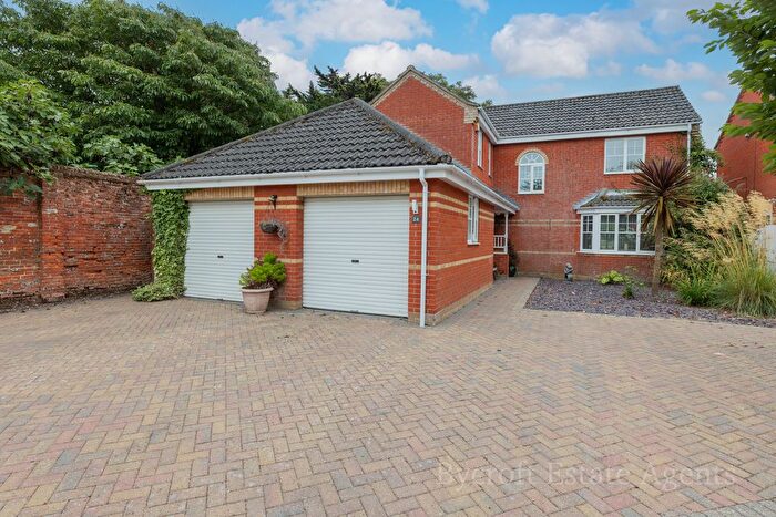 4 Bedroom Detached House For Sale In Sharpe Way, Ormesby, NR29