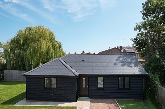 2 Bedroom Detached Bungalow For Sale In Park Avenue, Newmarket, CB8