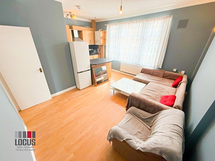 2 Bedroom Flat To Rent In Westbury Avenue, Turnpike Lane, N22