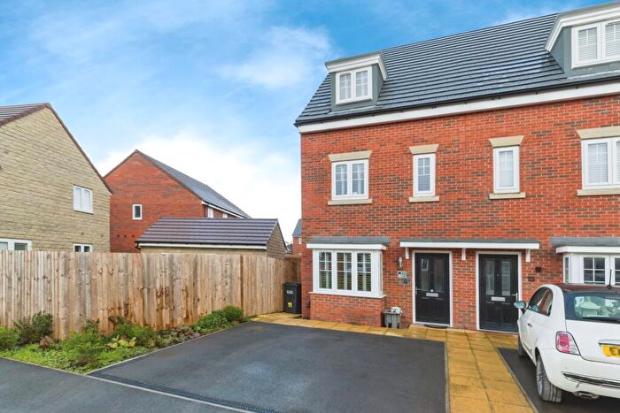 3 Bedroom Semi-Detached House For Sale In Twill Road, Leyland, Lancashire, PR26