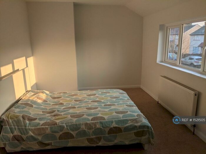 2 Bedroom Terraced House To Rent In Granville Road, Woking, GU22