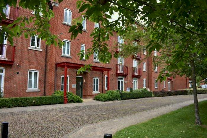 2 Bedroom Flat To Rent In Barnshaw House, Aylesbury, HP21