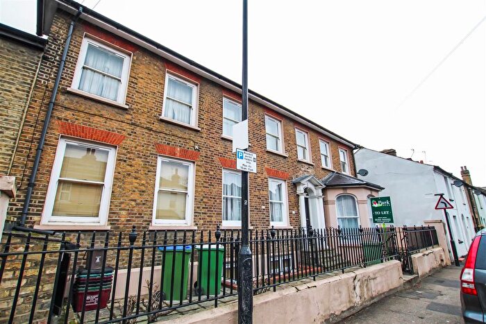 2 Bedroom Flat To Rent In North Cray Road, Bexley, DA5