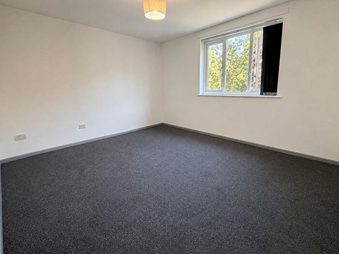2 Bedroom Flat To Rent In Cecil Avenue, Bradford, BD7