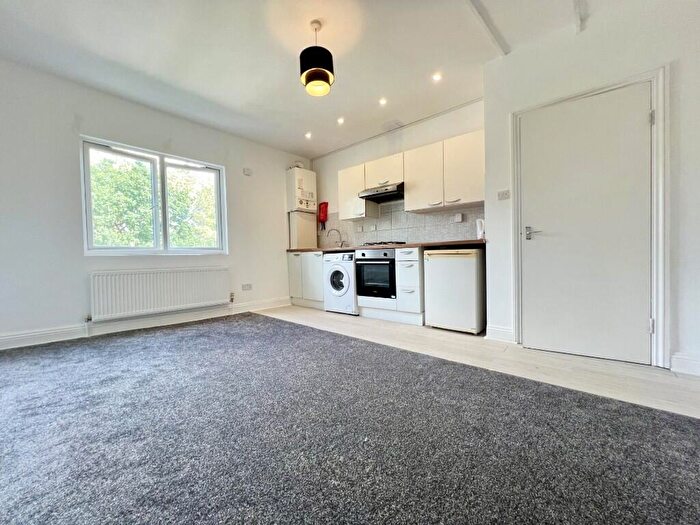 2 Bedroom Flat To Rent In St. Mary's Road, London, SE25