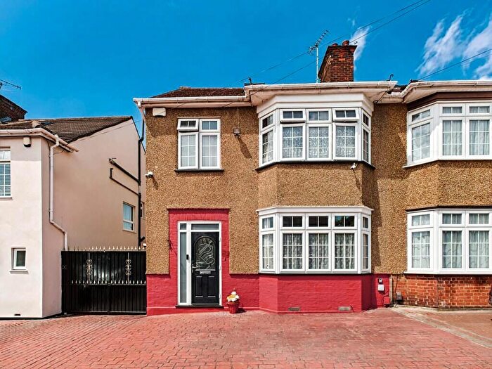 4 Bedroom Semi Detached House For Sale In Pinner Park Avenue, Harrow, HA2