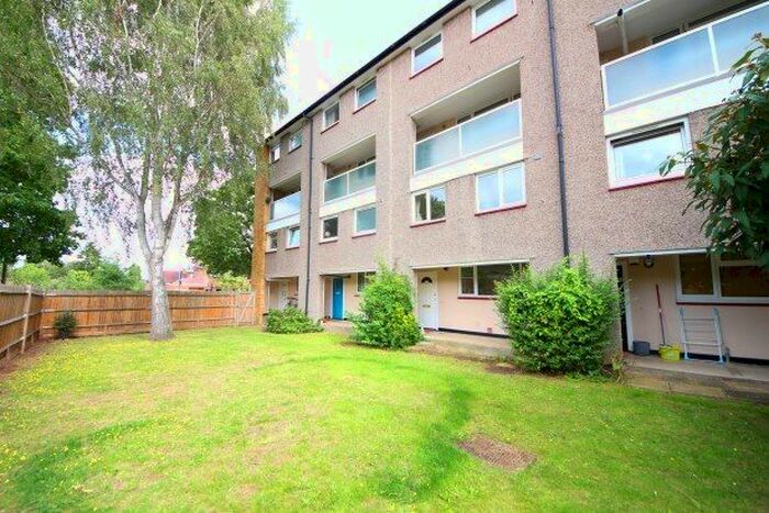 2 Bedroom Flat To Rent In Cave Road, Richmond, TW10