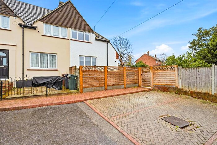 2 Bedroom End Of Terrace House For Sale In Hill Rise, Dartford, DA2