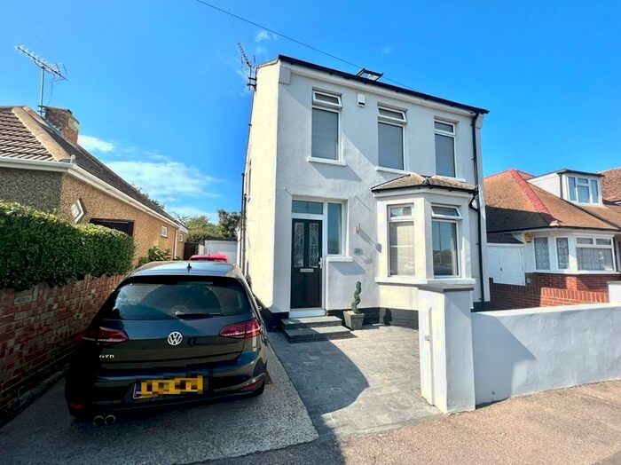 3 Bedroom Detached House To Rent In Queens Avenue, Ramsgate, Kent, CT12