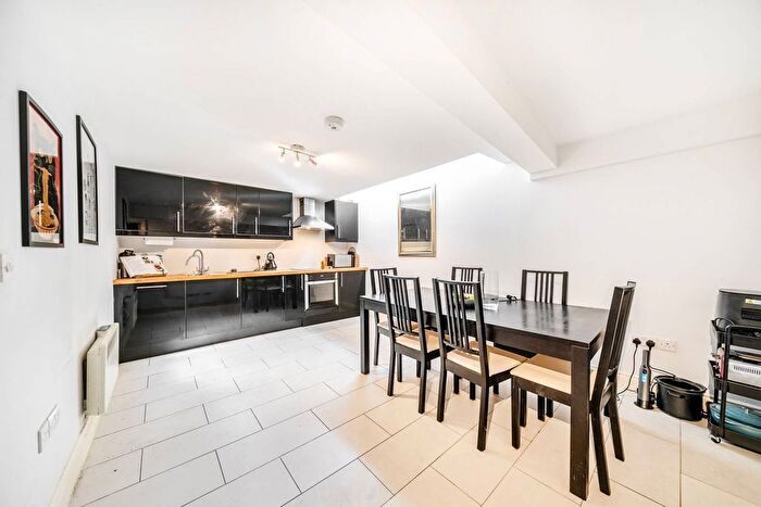 2 Bedroom Flat For Sale In Wheatsheaf Terrace, Parsons Green, London, SW6