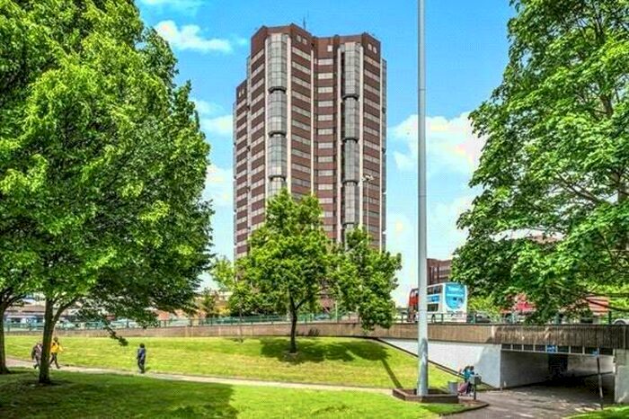 2 Bedroom Flat To Rent In Hagley Road, Birmingham, West Midlands, B16