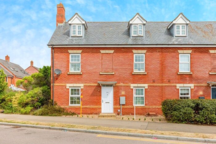 4 Bedroom Semi Detached House For Sale In Kent Road, Northampton, Northamptonshire, NN5